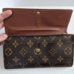 Authentic Louis Vuitton Wallet - long snap